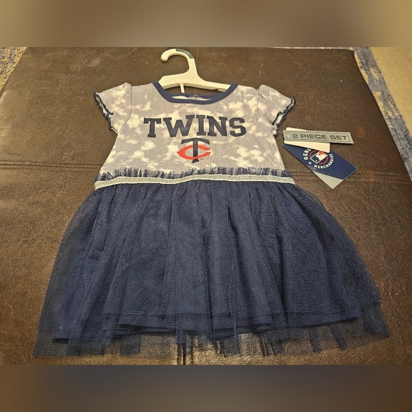 Team Athletics Other - NWT Minnesota Twins Infant Dress Two-piece Set. Size: 18M.